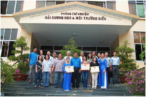 Chụp hình kỹ niệm