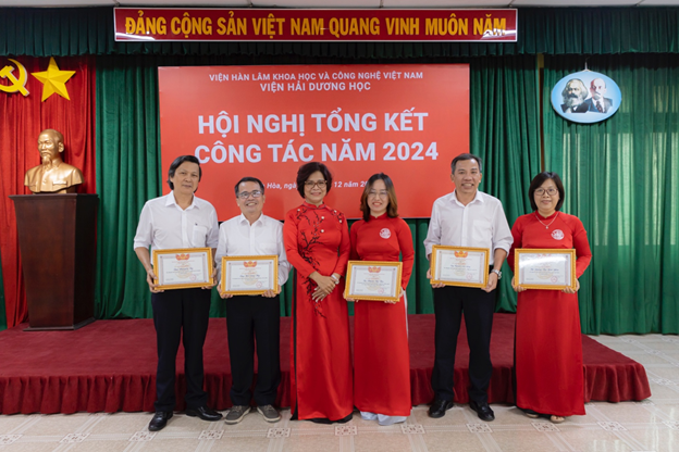 A group of people posing for a photoDescription automatically generated